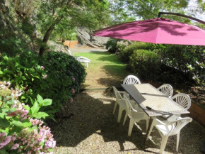 Maison confortable à Ploëzal avec jardin et terrasse